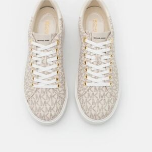 Michael Kors Beige Monogram SneakersShoe tip: RoundHeel type: PlatformFasten